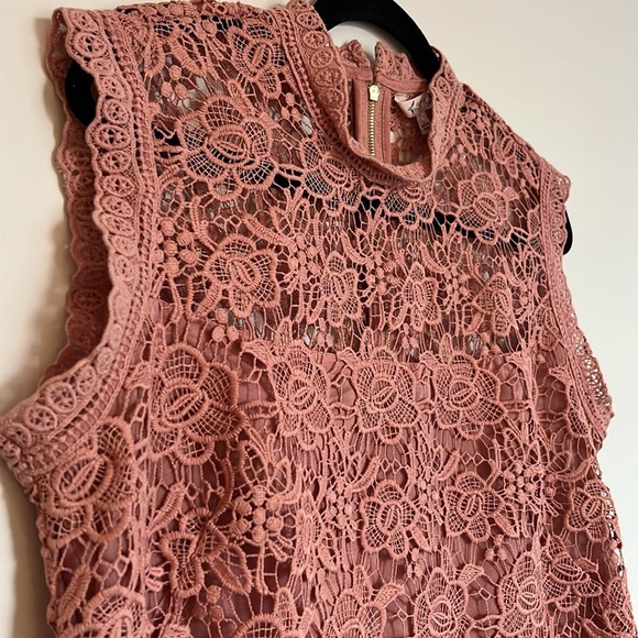 Beautiful blush pink lace top - Picture 3 of 6